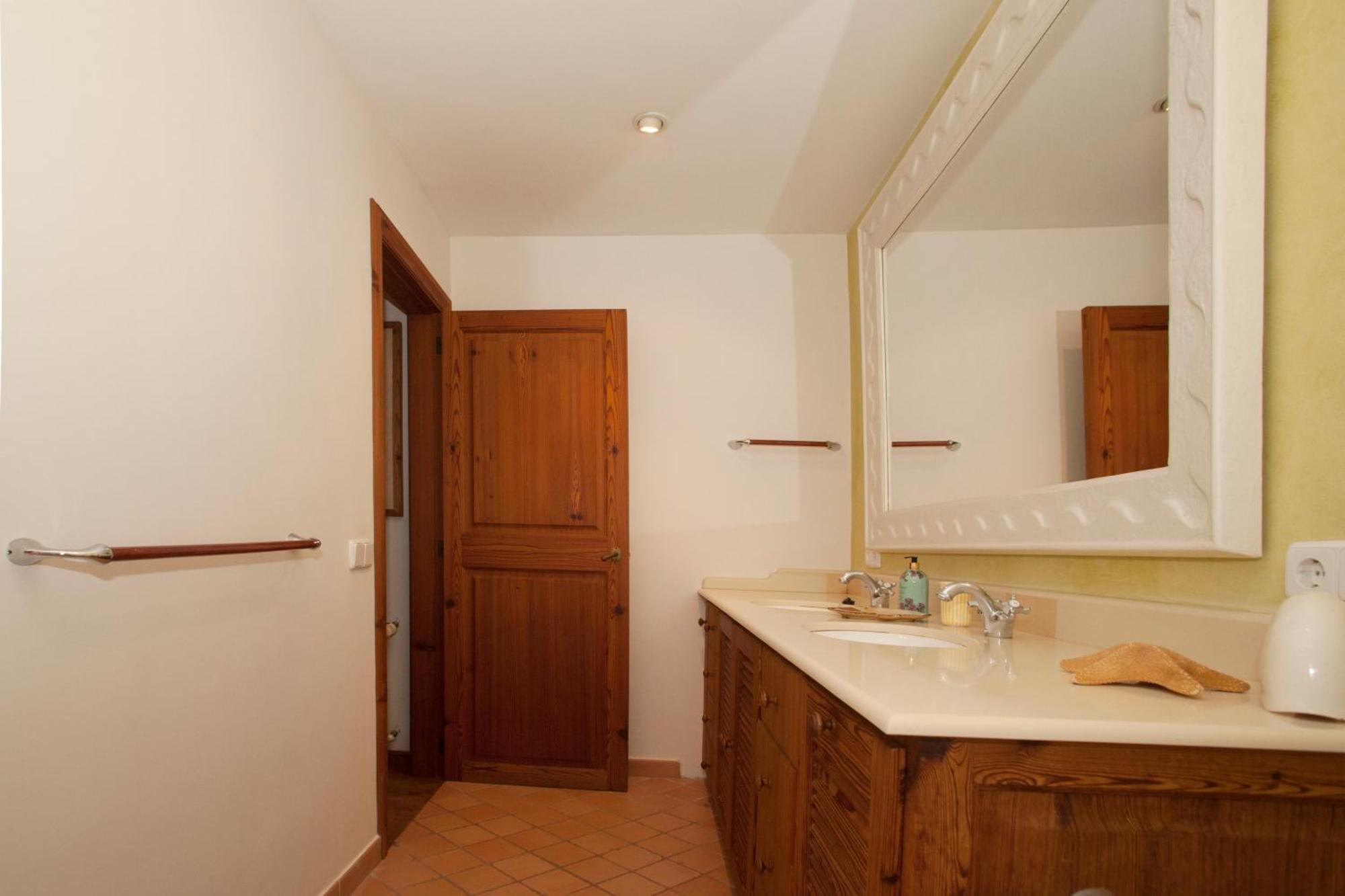 Incredibly Charming By The Sea Of Son Veri Villa